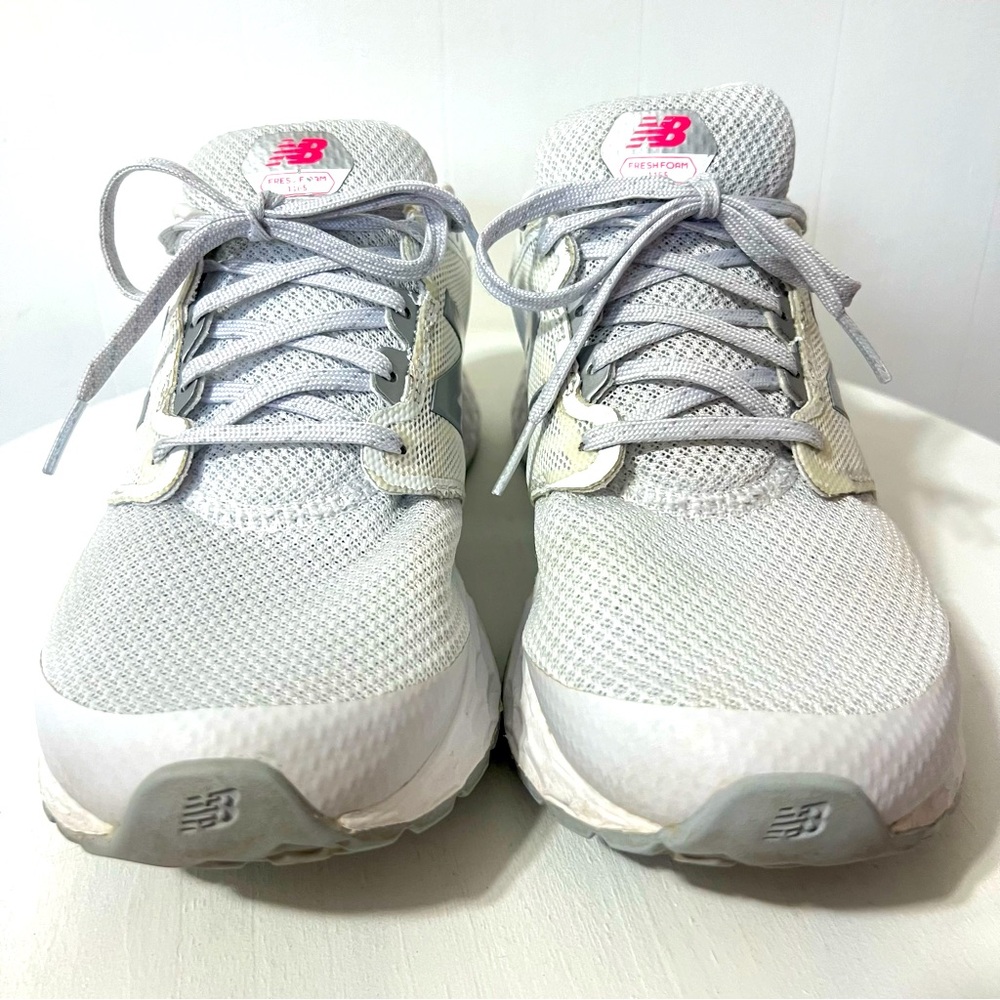 New Balance Fresh Foam Women's White Gray Running Athletic Sneakers Size 9.5 - Picture 2 of 15